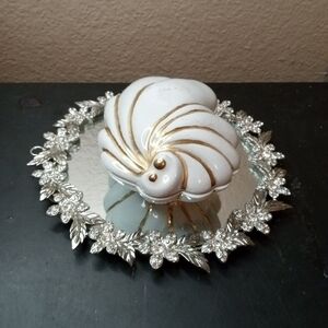 GORGEOUS VTG Signed Ceramic Shell Shaped Trinket Box With Crazing due to age.